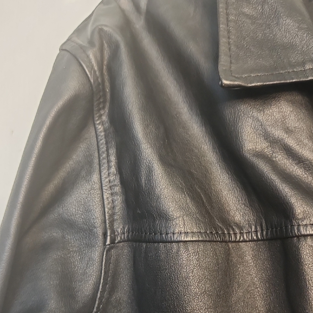 Men's Sleek Black Leather Jacket - Picture 4 of 13